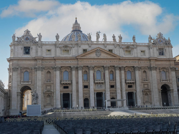 The St.Peter's Square in the Vatican, City - Zdjęcie, obraz