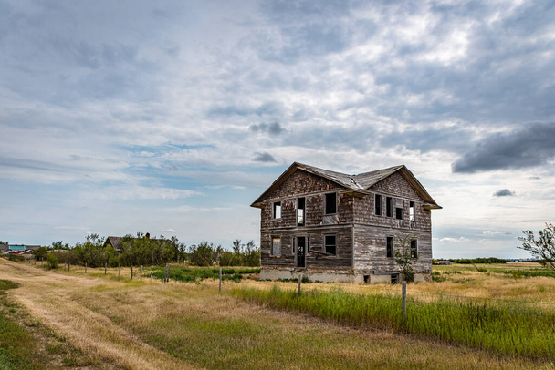 Un hospital abandonado en la ciudad fantasma de Robsart, Saskatchewan - Foto, Imagen