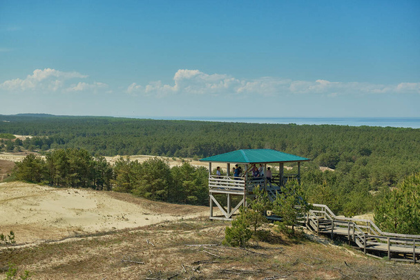 Kum tepeleri Rus Curonian Spit bölüm. Kaliningrad bölgesi, Rusya Federasyonu - Fotoğraf, Görsel