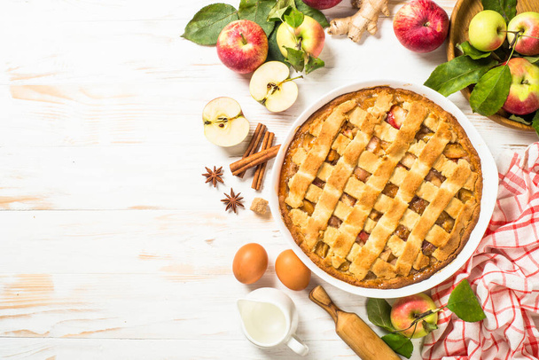 Apple pie with ginger and cinnamon at white wooden table. - Fotoğraf, Görsel