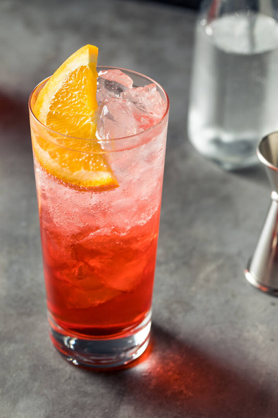 Cold Refreshing Campari Soda Cocktail with an Orange Slice - Foto, afbeelding