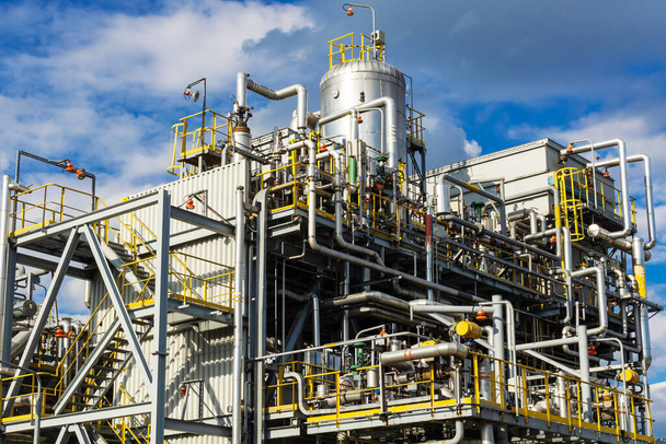 Άποψη της μονάδας παραγωγής υγροποιημένου αερίου. Τεχνολογικός εξοπλισμός - Φωτογραφία, εικόνα