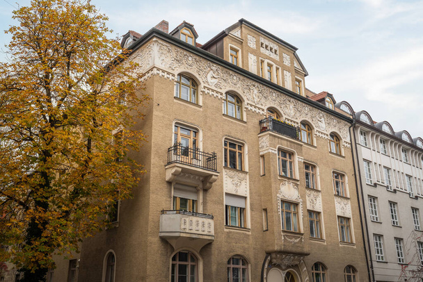 Edificios Art Nouveau en la calle Ainmillerstrasse - Munich, Baviera, Alemania - Foto, Imagen