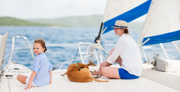 Family sailing on a luxury yacht - Zdjęcie, obraz