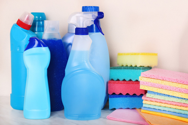 Cleaning products on shelf - Foto, afbeelding