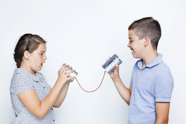 Kids talking to can - Фото, изображение
