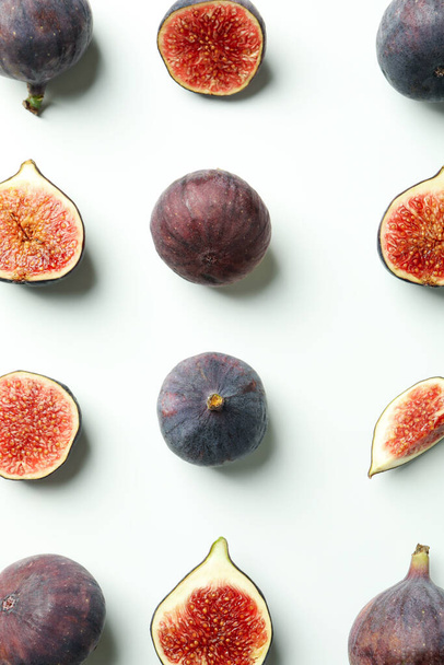 Flat lay with fig on white background - Foto, afbeelding