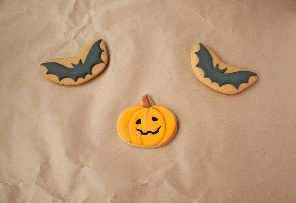Halloween party, cookies with pumpkin, ghost, bat icing. Handmade in the bakery. - Fotoğraf, Görsel