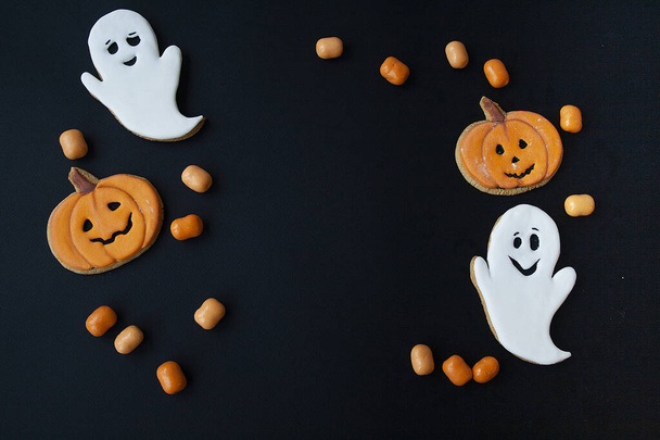 Halloween party, cookies with pumpkin, ghost, bat icing. Handmade in the bakery. - Fotoğraf, Görsel