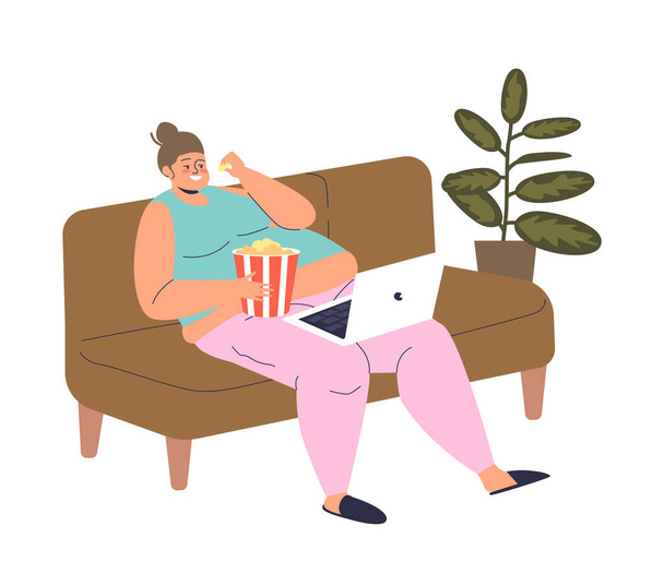 Lusta nő eszik popcorn óra show laptopon ül nyugodtan otthon kanapén - Vektor, kép
