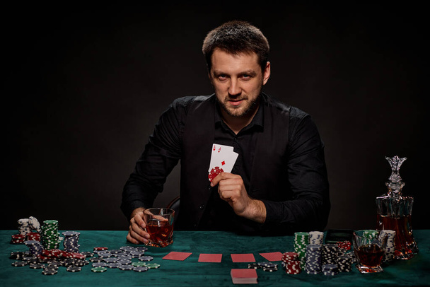Bearded casino player man playing poker on green table - Fotografie, Obrázek