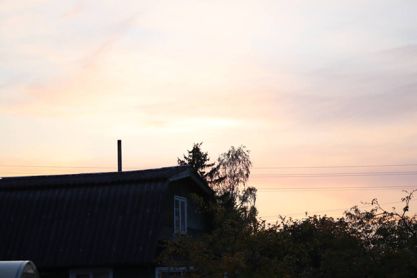 view you can only get on the countryside - beautiful sunset view from the village house roof - Zdjęcie, obraz