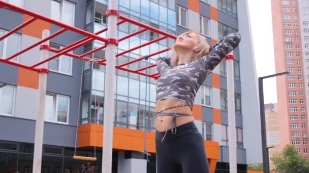 Woman's outdoor workout in summer - Footage, Video