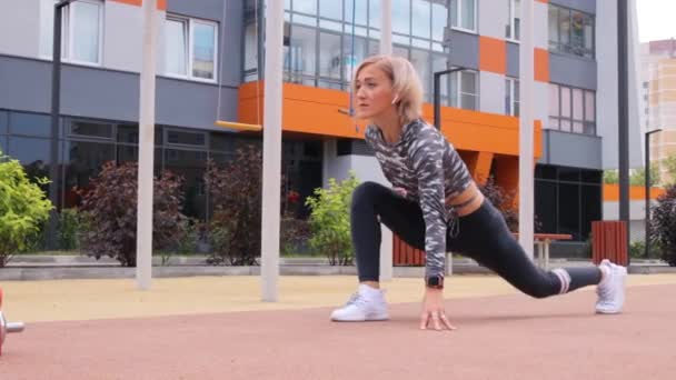 Woman's outdoor workout in summer - Footage, Video