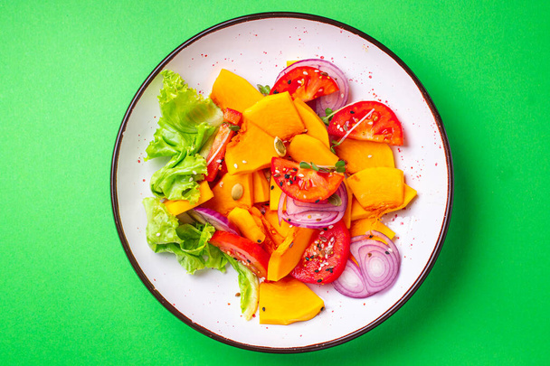 citrouille salade légumes tomate mélange repas frais collation sur la table copier espace nourriture fond rustique végétalien végétalien ou végétarien nourriture - Photo, image