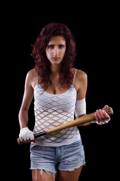 Temerosa joven luchadora callejera
 - Foto, Imagen