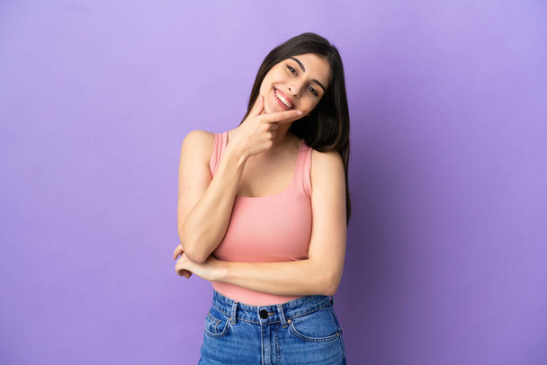Young caucasian woman isolated on purple background happy and smiling - Φωτογραφία, εικόνα