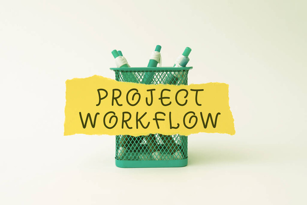 Konzeptionelle Darstellung Project Workflow. Business Schaufenster Reihe von Schritten, die ergriffen werden müssen, um Aufgaben zu erledigen Ordnung Arbeitsplatzeinrichtung Schreibtisch-Tools und Geräte Recycling-Materialien - Foto, Bild