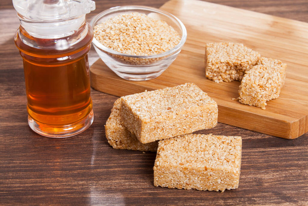 Eetbare witte sesamzaad - Sesamrepen met honing - Foto, afbeelding