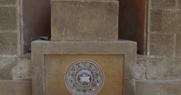 Blick auf eine antike klassische Statue in der Nische des Stibbert-Museums in Florenz. Italien - Filmmaterial, Video