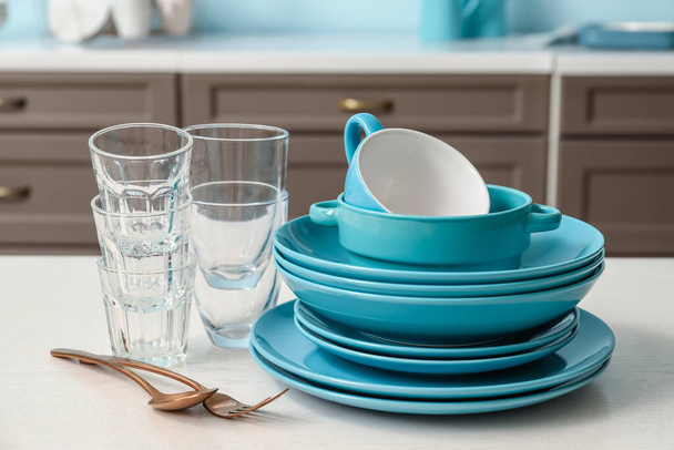 Set of clean dishes on table in kitchen - Foto, Bild