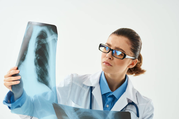 Radiologe Diagnostik Patient scannen Licht Hintergrund - Foto, Bild