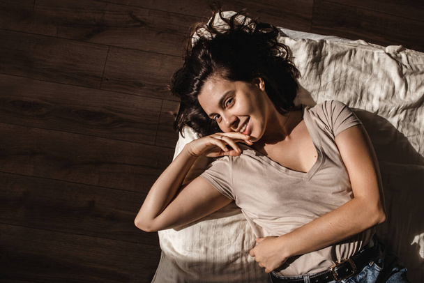 woman laying in bad harsh light on face. close up - Valokuva, kuva