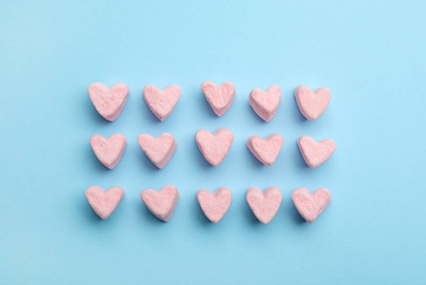 Sweet heart shaped marshmallows on blue background - Фото, изображение