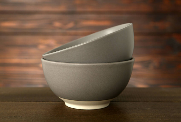 Stylish empty ceramic bowls on wooden table. Cooking utensils - Foto, Imagem