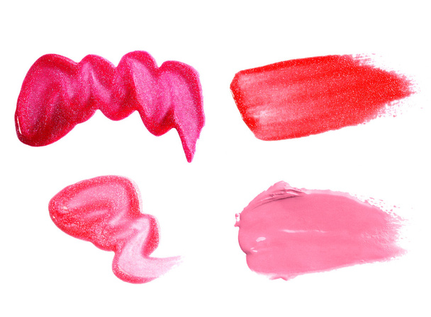 Échantillons de rouge à lèvres isolés sur blanc
 - Photo, image