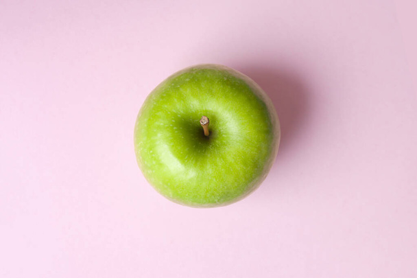 top view whole isolated granny smith green apple on pink background horizontal - Foto, Imagem