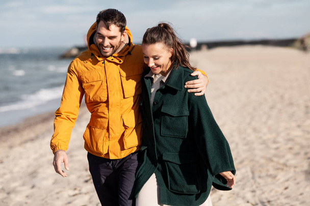 couple walking along autumn beach - Фото, зображення