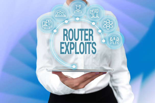 Fogalmi megjelenítés Router Exploits. Konceptuális fotó kihasználja a biztonsági hiba egy alkalmazás Lady egységes álló Tablet kézzel bemutató virtuális modern technológia - Fotó, kép