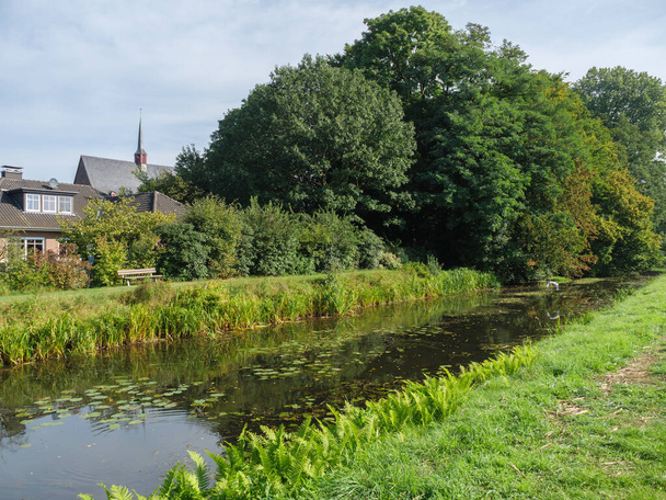 Marienthal falu a folyón issel Németországban - Fotó, kép