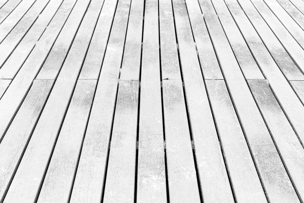 Pavimento in legno bianco sul balcone al di fuori del modello di casa e sfondo senza soluzione di continuità - Foto, immagini