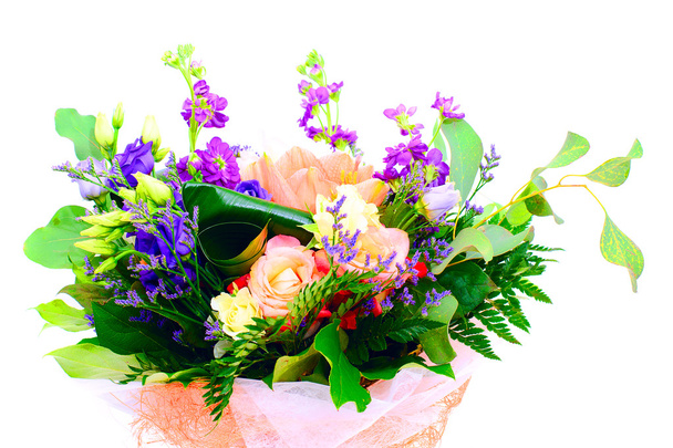 Buquê de flores coloridas isolado no fundo branco
 - Foto, Imagem