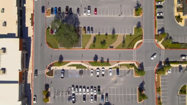 Aerial drone shot of shopping center parking area, drone 4K - Filmagem, Vídeo