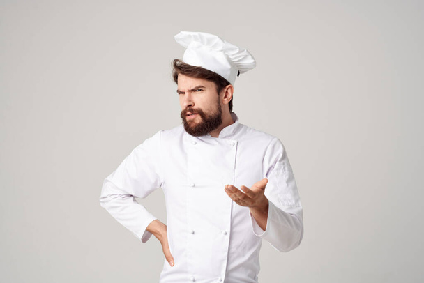 parrakas mies kokki keittiö Job käsi eleitä kevyt tausta - Valokuva, kuva