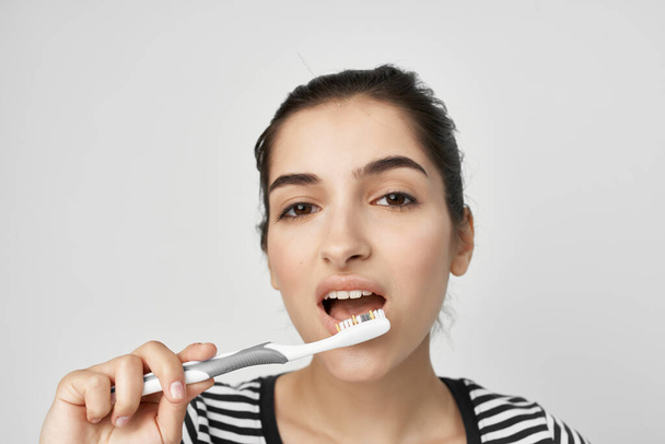 morena higiene dientes limpieza cuidado salud aislado fondo - Foto, imagen