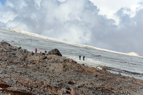 ομάδα ορειβατών για την κατάκτηση του Elbru - Φωτογραφία, εικόνα