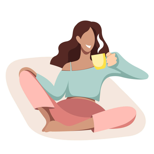 wektorowa ilustracja dziewczyny siedzącej wygodnie w spokojnej pozycji z filiżanką gorącego napoju (herbaty lub kawy) w domu w ubraniu, ciepły sweter. obraz w pastelowych kolorach odizolowanych na białym tle. - Wektor, obraz