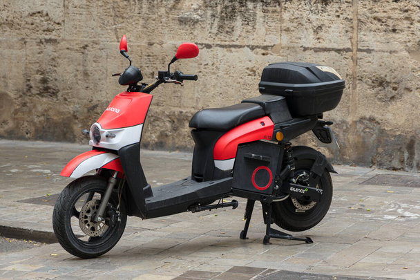 VALENCIA, SPAIN - SEPTEMBER 14, 2021. Electric motorcycle sharing system. Acciona company - Фото, изображение