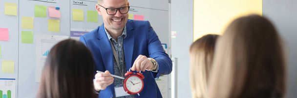 Training business coach conducts time management seminar for employees - Fotografie, Obrázek