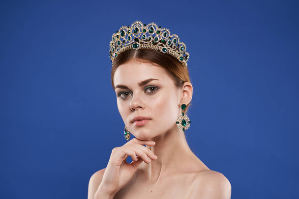 Princess luxus meztelen vállak kozmetikumok divat szórakozás közelkép életmód - Fotó, kép