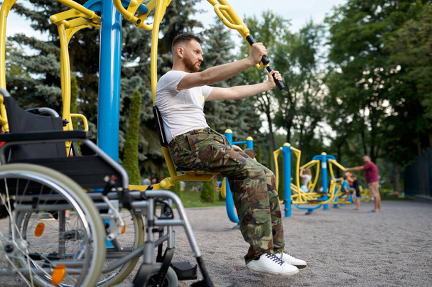 Disabled veteran, sport training in the park - Photo, Image