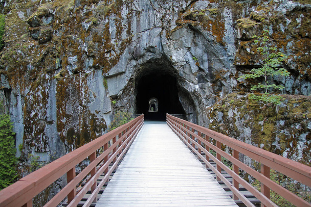 Бесконечные туннели Отелло в Британской Колумбии в Канаде - Фото, изображение
