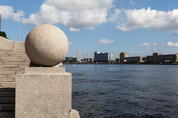 Neva embankment Smolny granit tepelerde. St. Petersburg. - Fotoğraf, Görsel