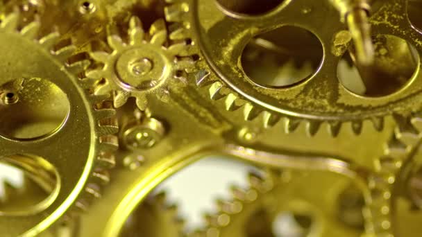 Mecanismo de engrenagens vintage velho dourado Zoom de trabalho em close - Filmagem, Vídeo