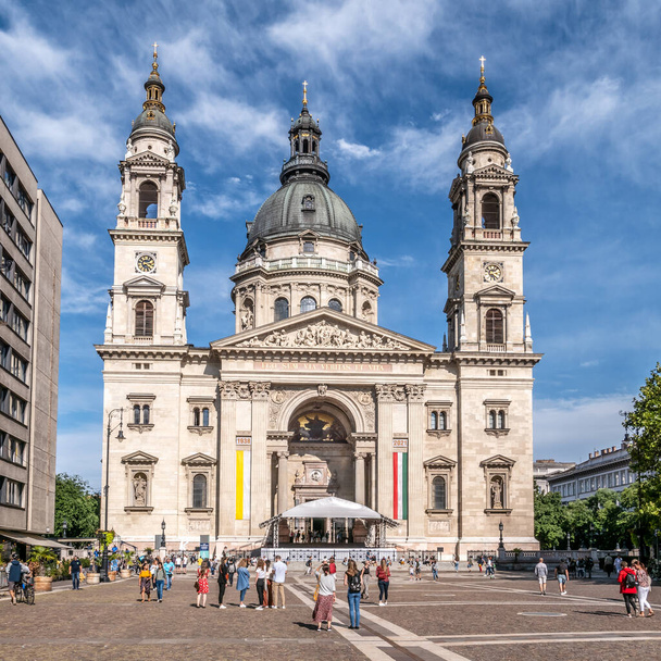 BUDAPEST, UNKARI - ELOKUU 17,2021 - Basilica Saint Stephens Budapestissa. Se on nimetty kunniaksi Stephen, ensimmäinen kuningas Unkari.Budapest on Unkarin pääkaupunki. - Valokuva, kuva