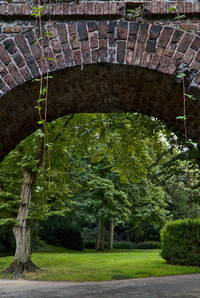 A brick gateway in a park in Cologne, Germany - Foto, afbeelding